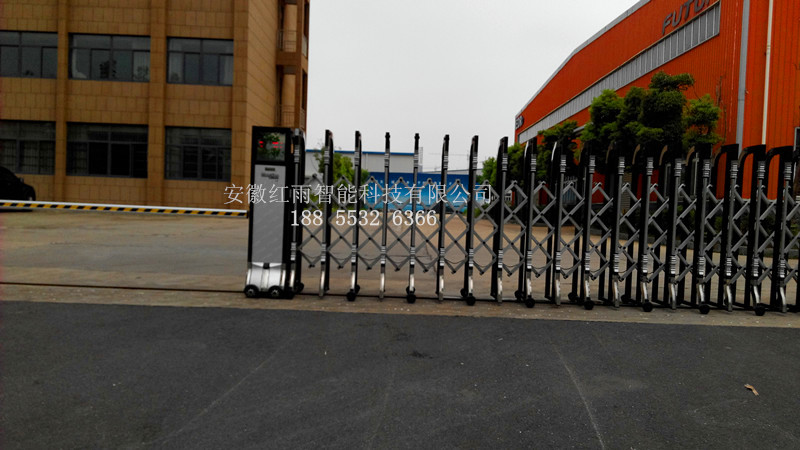 单轨铝合金材质电动伸缩门工程案例图