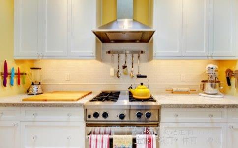 杭州家具-请问杭州樟木家具的优缺点有哪些