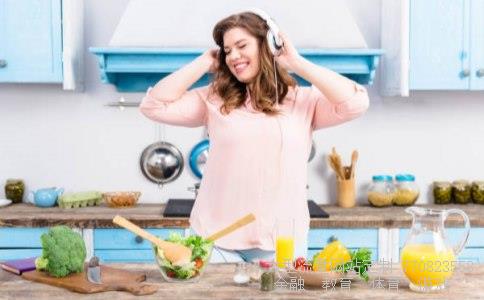 海绵垫-请问想了解海绵垫潮湿怎么办布艺飘窗垫和海绵飘窗垫的区别