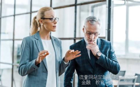 奥比岛默默仙子公主VS快乐小镇郁郁，大家可以查一下资料，看看谁漂亮。