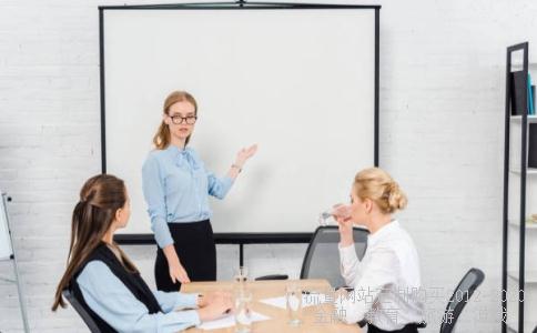 哀怨托离骚，生而独开诗赋立写的是谁