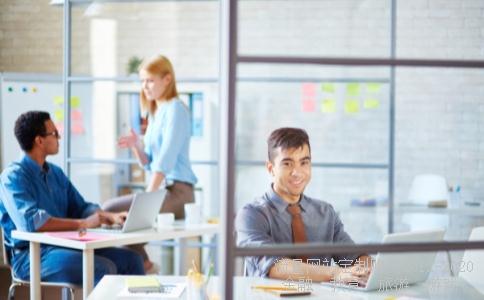 “又送王孙去”下一句是什么?